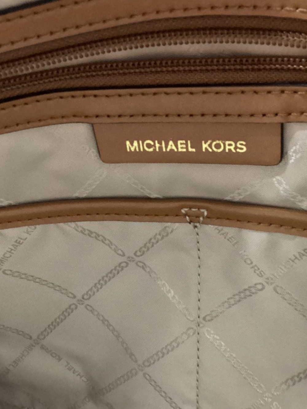 Michael Kors Voyager East West Tote- Vanilla EUC - Picture 4 of 4